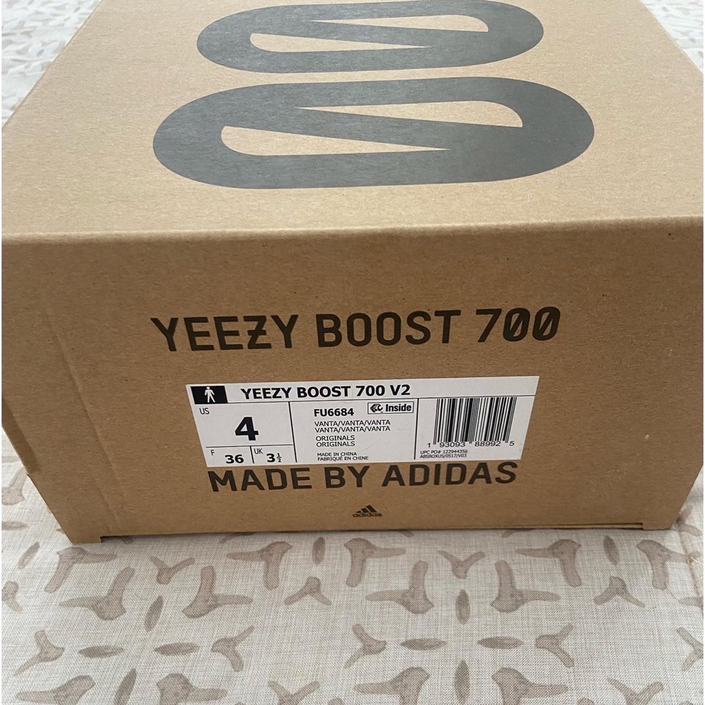 “YEEZY 700 V2” with original box - Picture 5 of 5
